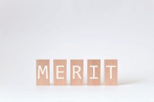 MERITと書かれたブロック